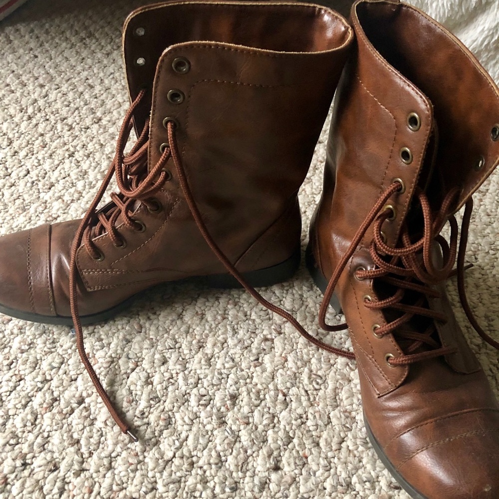 ‼️$10 closet sale ‼️ Brown Combat Boots